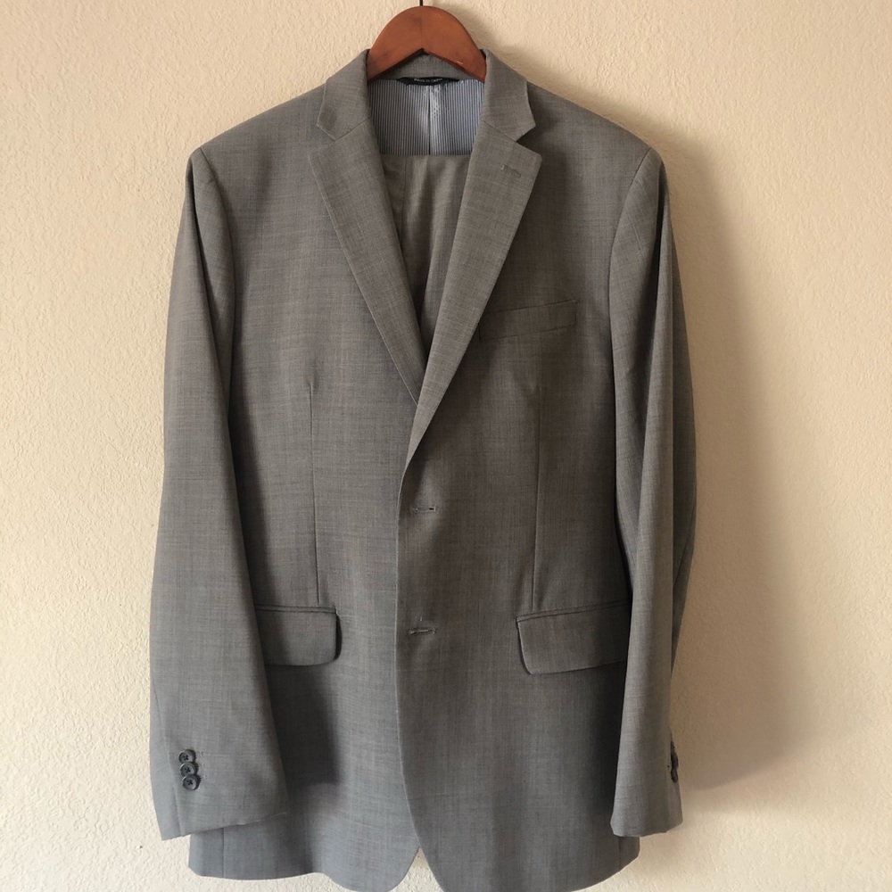 Banana Republic 40R tailored fit men’s suit